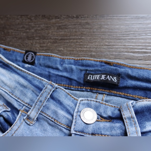 Trendy Distressed Denim Skinny Jeans - Picture 4 of 7